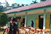 Pengamanan aset sekolah saat banjir.