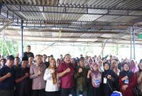 Anggota Komisi IX DPR RI, Eko Kurnia Ningsih saat sosialisasi program MBG di DesaSumberejo TransAD  Kecamatan Bermani Ulu Raya Kabupaten Rejang Lebong Provinsi Bengkulu, Sabtu (25/10/2025). 