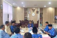 Rapat Koordinasi Tim Evaluasi Pembangunan Perkebunan Besar Swasta, yang digelar di ruang rapat Sekretariat Daerah Kabupaten Kaur, Jumat (17/10/2025).