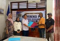 Doni Aftarizal maju berpasangan dengan calon Ketua Dewan Kehormatan, Cik Ben mengembalikan berkas pendaftaran pada Konferensi Pemilihan Ketua Persatuan Wartawan Indonesia (PWI) Provinsi Bengkulu 2026. 