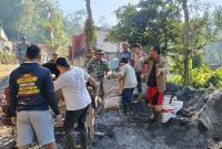 Pengerjaan jalan penghubung Desa Watuduwur, Kecamatan Bruno, Kabupaten Purworejo dengan wilayah Kecamatan Kalibawang, Kabupaten Wonosobo, Jum'at (17/7/2026).