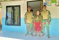 Keterangan Foto: Personel Satgas TMMD ke-129 Kodim 0813/Bojonegoro bersama warga saat menyelesaikan rehabilitasi rumah milik Saelah di RT 023/RW 004, Desa Kesongo, Kecamatan Kedungadem, Kabupaten Bojonegoro, Senin (10/8/2026). Foto: Deni Flamboyan/Sumber TMMD Bojonegoro