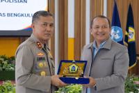 Kapolda Bengkulu Irjen Pol. Mardiyono, S.I.K., M.Si., Rektor Universitas Bengkulu Prof. Dr. Indra Cahyadinata, S.P., M.Si.,