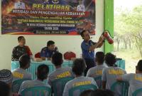 Bergandengan tangan dengan Kodim 0813 Bojonegoro dalam balutan Program TNI Manunggal Membangun Desa (TMMD) ke- 129, Damkarmat menggelar Pelatihan Mitigasi dan Pengendalian Kebakaran di Balai Desa Kesongo, Selasa (28/7/2026).