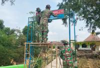 Melalui program TNI Manunggal Membangun Desa (TMMD) ke-129 Kodim 0813 Bojonegoro, sebuah jembatan penghubung menuju kawasan Brang Etan kini terus dikebut pengerjaannya, Selasa (4/8/2026).