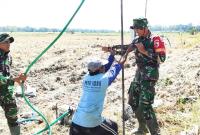 Salah satu program yang kini tengah dikerjakan adalah pembangunan sumur bor di kawasan rest area Desa Kesongo, Kecamatan Kedungadem, Kabupaten Bojonegoro, Kamis (30/7/2026).
