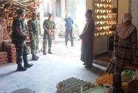 Komandan Satuan Tugas (Dansatgas) TMMD ke-129 Kodim 0813/Bojonegoro, Letkol Inf Dedy Dwi Wijayanto, memanfaatkan sela-sela peninjauan pelaksanaan Program TNI Manunggal Membangun Desa (TMMD) ke-129 Tahun 2026 dengan mengunjungi UMKM Telur Asin Pak Babhin di Desa Kesongo, Kecamatan Kedungadem, Kabupaten Bojonegoro, Rabu (22/7/2026).