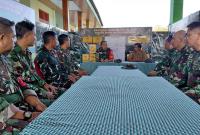 Saat memberikan arahan, Letkol Inf Dedy Dwi Wijayanto menekankan pentingnya menjaga disiplin, kekompakan, serta profesionalisme dalam menjalankan setiap tugas, baik di lapangan maupun di Posko sebagai pusat koordinasi kegiatan.