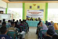 Narasumber dari DP3AKB dan UPTD PPA Kabupaten Bojonegoro saat memberikan sosialisasi pencegahan kekerasan terhadap perempuan dan anak serta perkawinan anak dalam rangka program TMMD ke-129 di Balai Desa Kesongo, Kecamatan Kedungadem, Kabupaten Bojonegoro, Selasa (11/8/2026).Foto: Deni Flamboyan/Sumber TMMD Bojonegoro