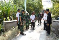 TNI Manunggal Membangun Desa, adalah wujud nyata kolaborasi lintas sektoral antara TNI, pemerintah daerah, kepolisian, pemerintah desa dan masyarakat dalam rangka mempercepat pembangunan di daerah pedesaan.