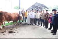 Penyembelihan sapi bantuan kemasyarakatan Presiden di Masjid Besar Al-Huda Dusun II Desa Sei Alim Hulu, Kecamatan Air Batu, Rabu 27/5/2026.