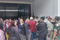 Berbagai kebutuhan pokok dijual dengan harga terjangkau, mulai dari beras, minyak goreng, gula, telur, hingga aneka jajanan khas hasil produksi masyarakat Desa Kesongo.